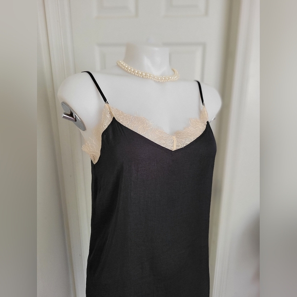 Elegant Black and Cream Lace Slip Dress - Picture 3 of 16